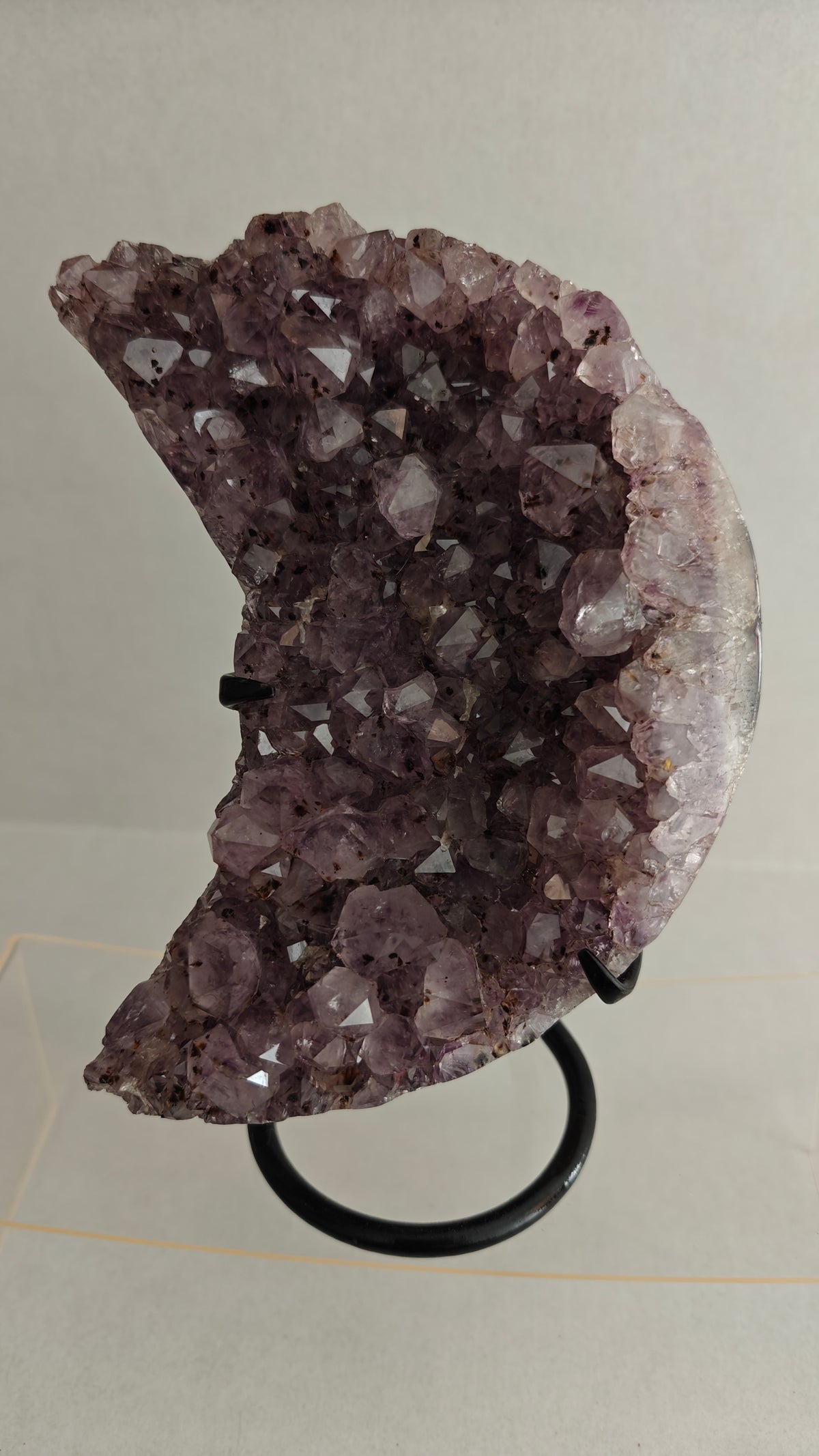 Luna de Amatista con Cacoxenita