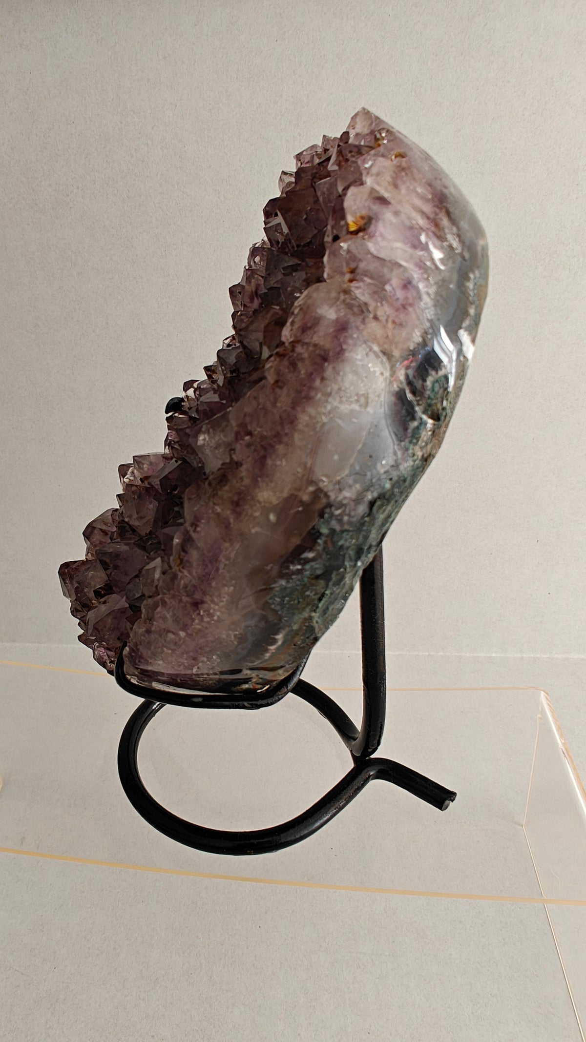 Luna de Amatista con Cacoxenita