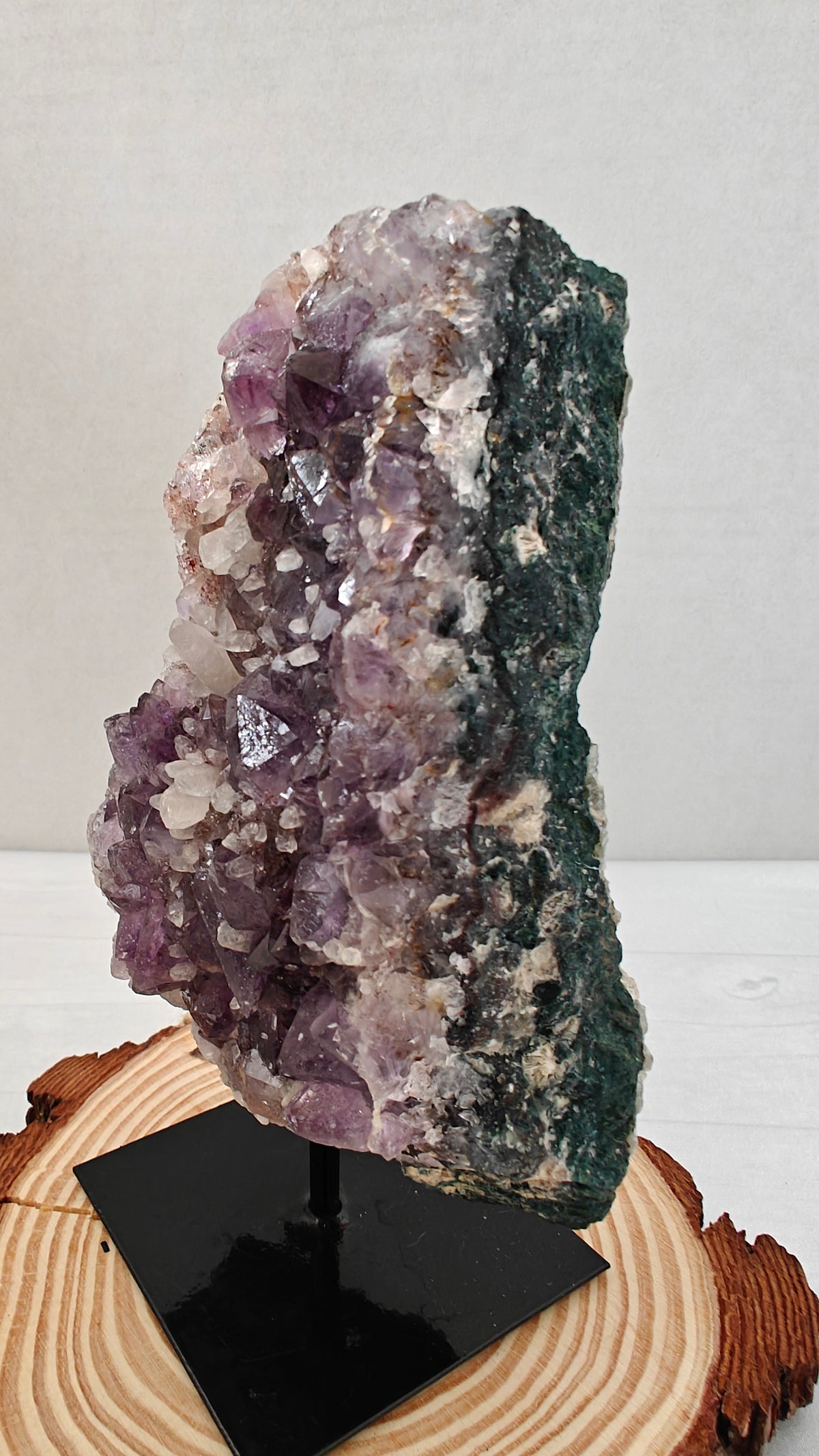 Cluster Amatista con Calcita