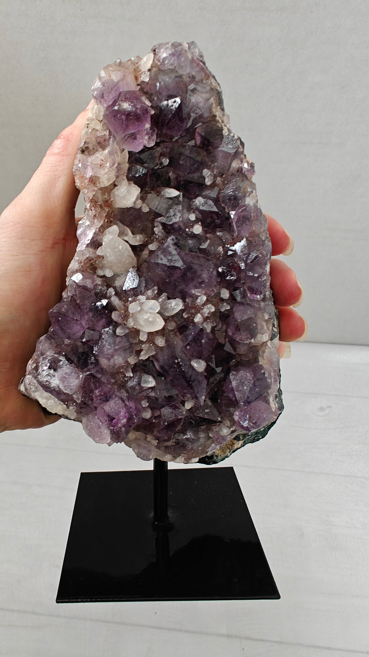 Cluster Amatista con Calcita