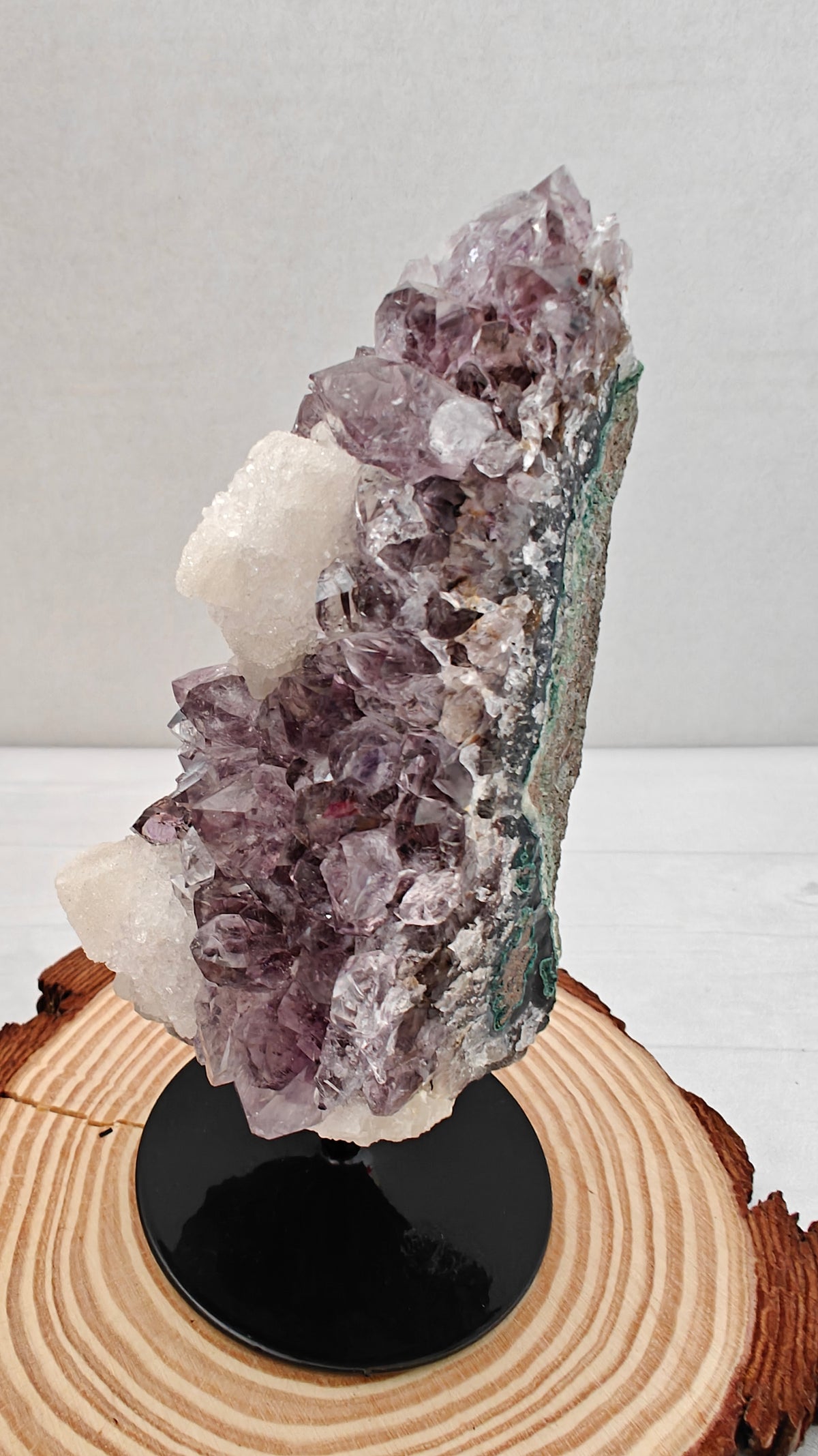 Cluster Amatista con Calcita y "White Sugar"