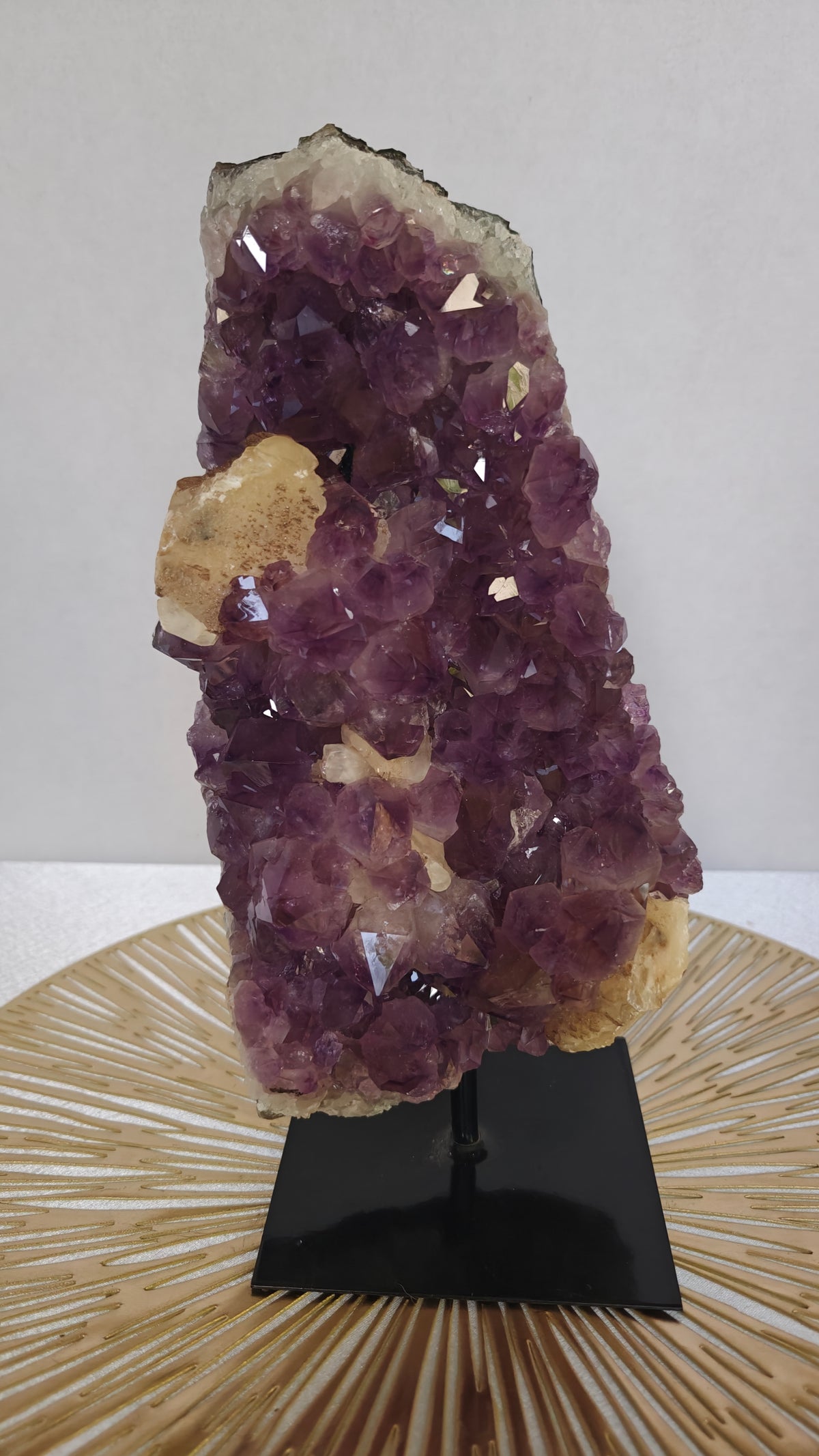 Cluster Amatista con Calcita UV