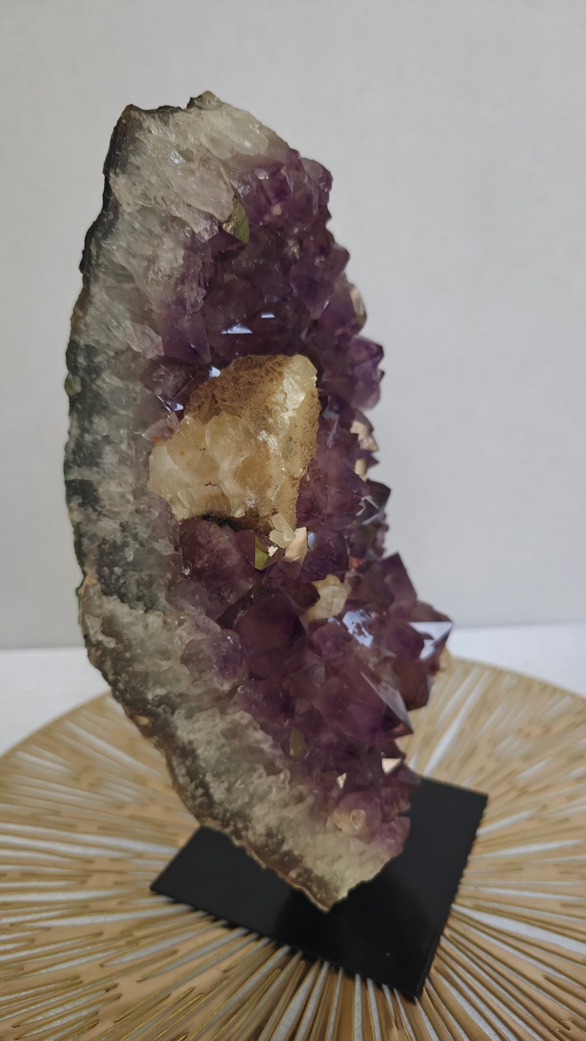 Cluster Amatista con Calcita UV