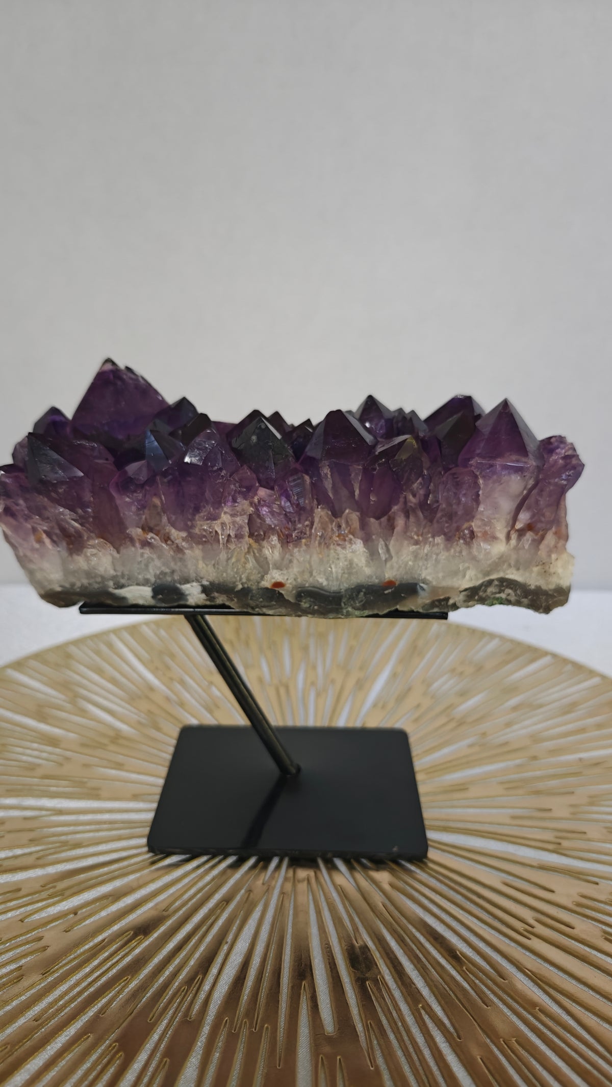 Cluster Amatista Oscuro Puntas Definidas en Stand
