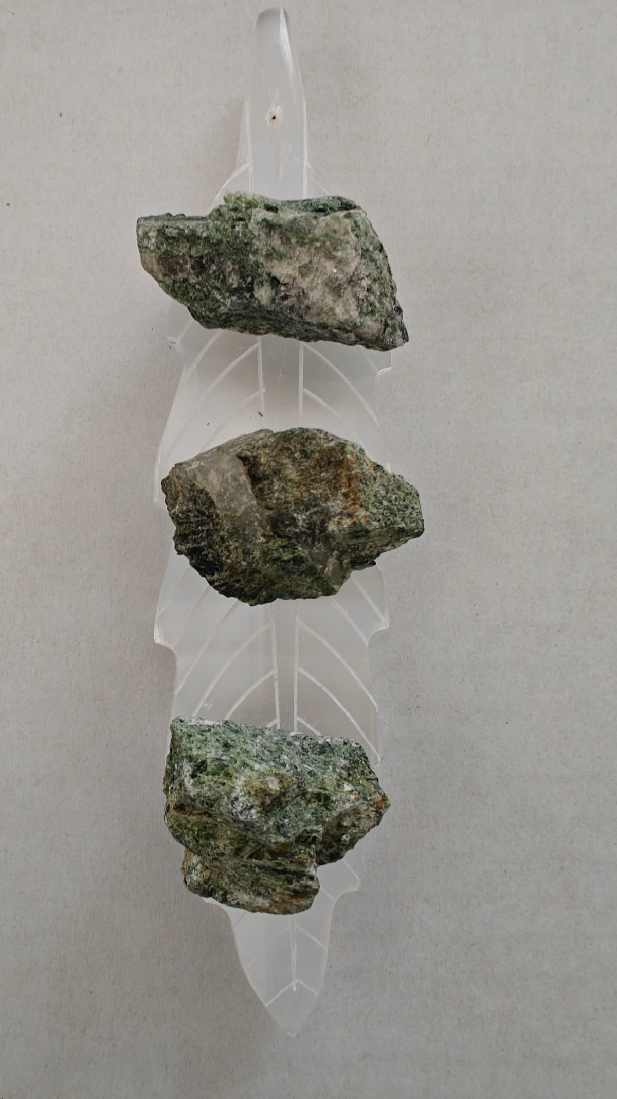 Piezas pequeñas de Diopside