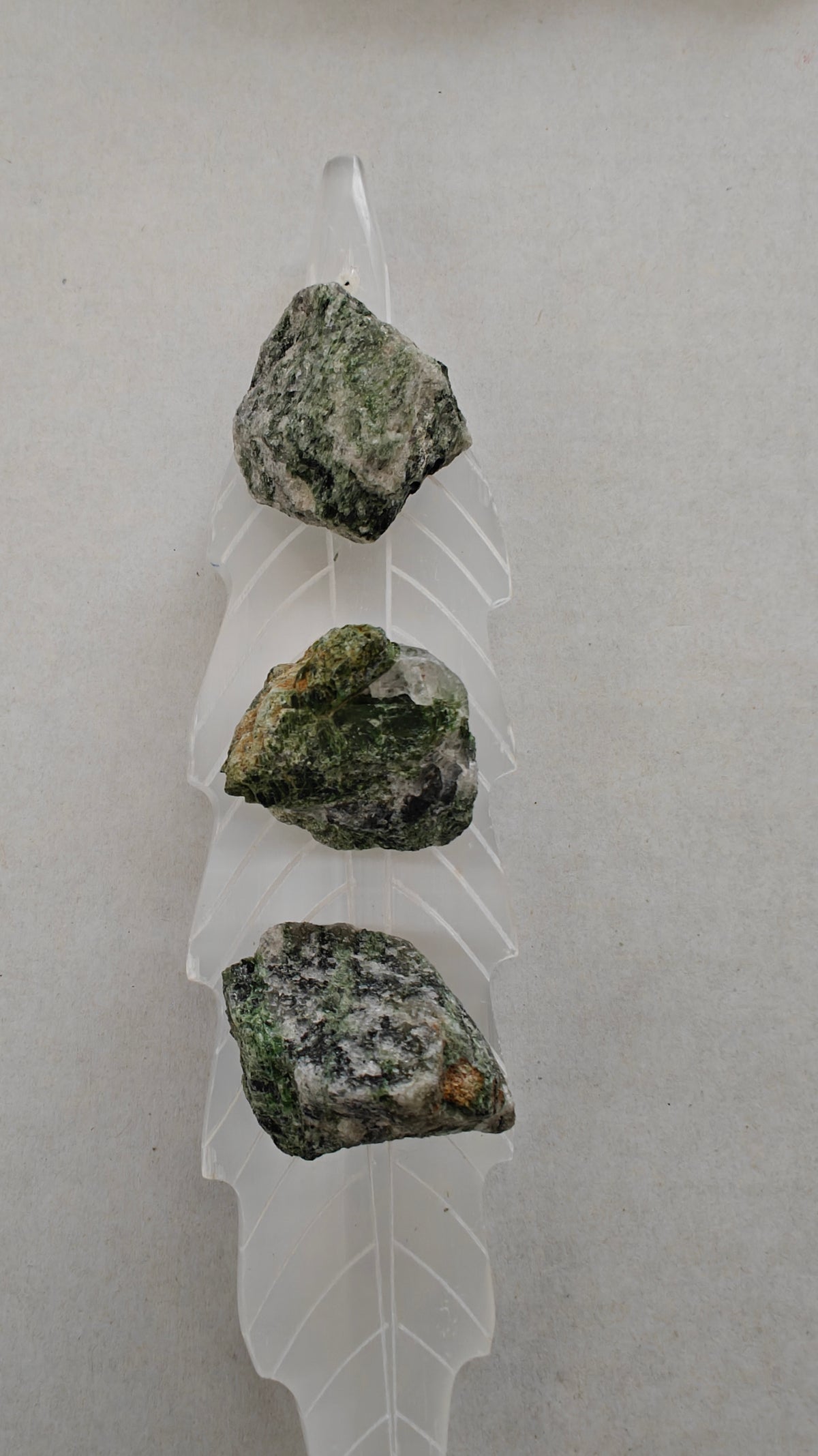 Piezas pequeñas de Diopside