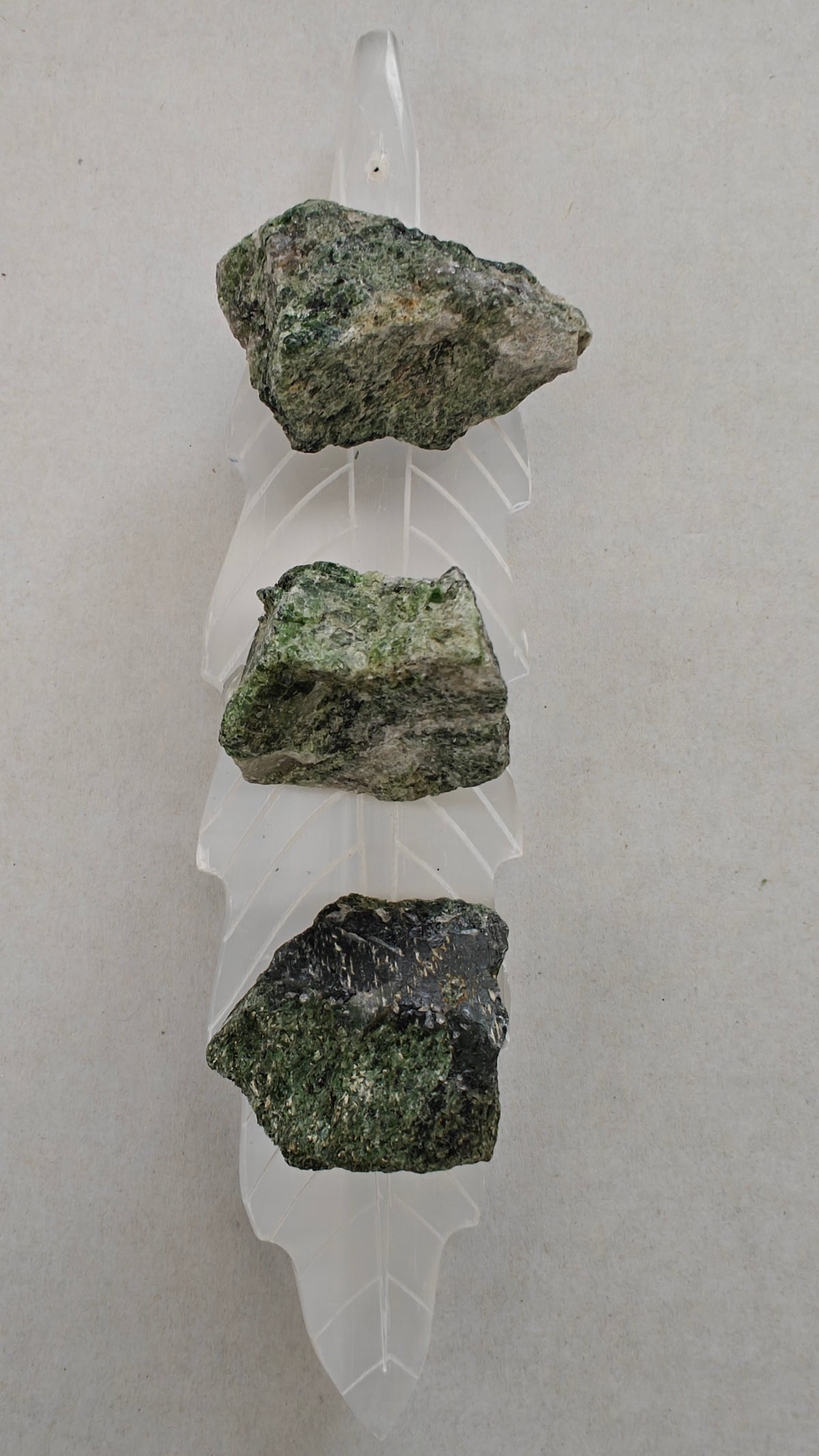 Piezas pequeñas de Diopside