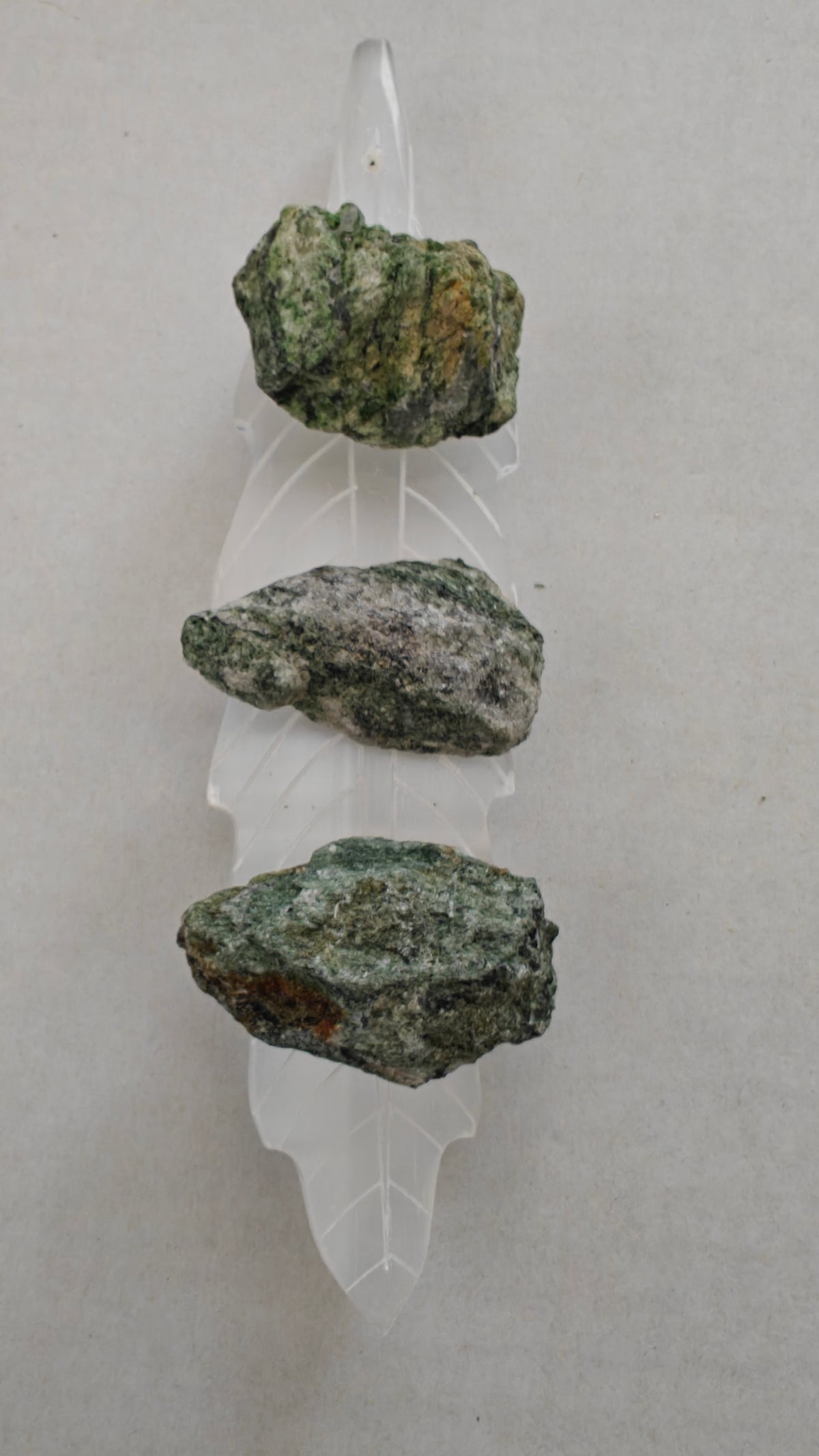 Piezas pequeñas de Diopside