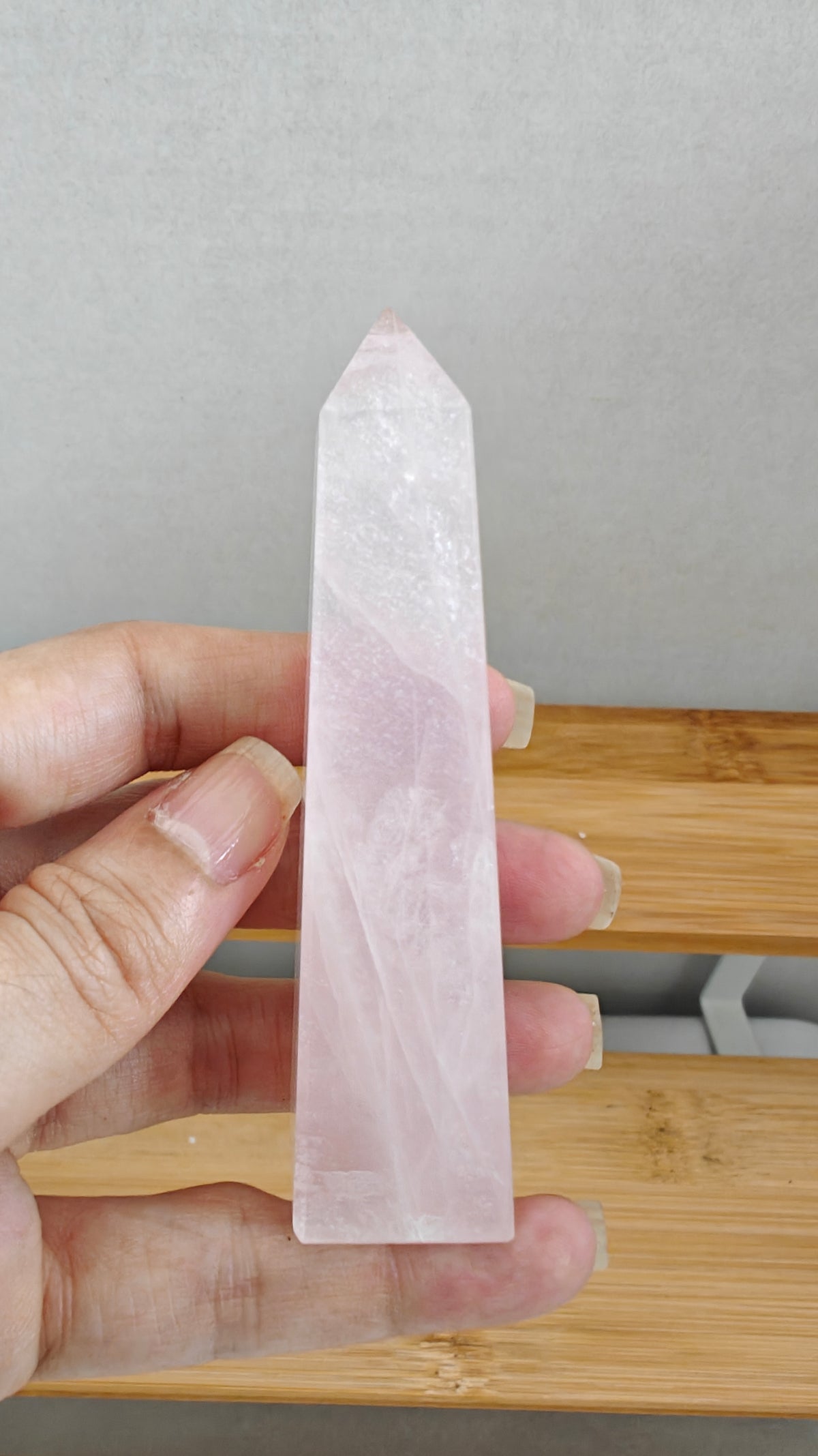 Obelisco de Cuarzo Rosa