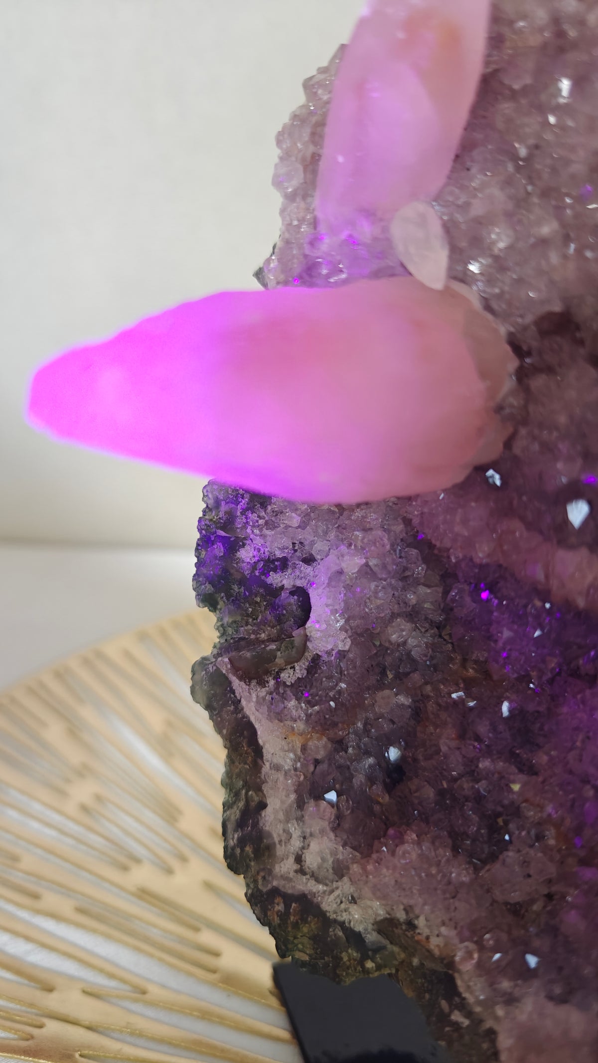 Cluster Amatista Druzy con Calcita UV